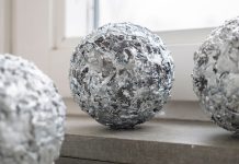 Stavila ISPRED VRATA zgužvani komad ALU folije – Rešila se preko noći problema koji je prisutan u mnogim kućama