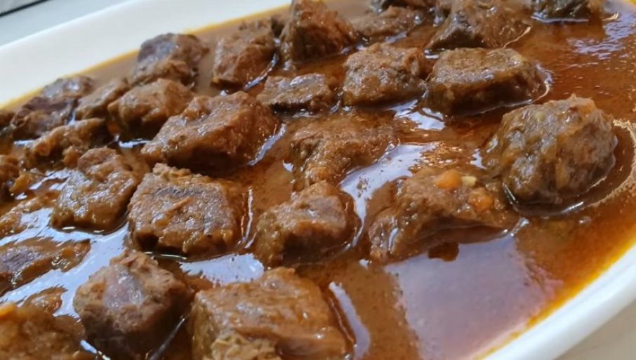 ČUVENI KUHAR OTKRIO RECEPT ZA PRAVI GULAŠ: Zbog 1 sastojka meso bude mekano kao duša, a saft preukusan - featured image ČUVENI KUHAR OTKRIO RECEPT ZA PRAVI GULAŠ: Zbog 1 sastojka meso bude mekano kao duša, a saft preukusan - featured image