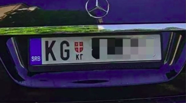 “Došli smo u Tuzlu iz Kragujevca, turistički. Čekamo slobodno mesto na parkingu. Prilazi nam čovek i pokazuje da otvorimo prozor…” - featured image “Došli smo u Tuzlu iz Kragujevca, turistički. Čekamo slobodno mesto na parkingu. Prilazi nam čovek i pokazuje da otvorimo prozor…” - featured image