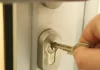 Zašto nikada ne biste trebali ostavljati ključ u bravi preko noći?