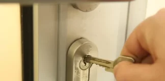 Zašto nikada ne biste trebali ostavljati ključ u bravi preko noći?