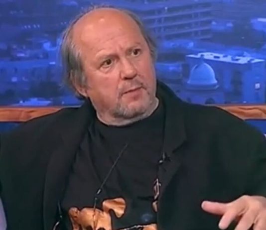 Zavoleli smo ga kao Jovanovića u seriji “Ljubav, navika, panika”, mnogima delovao kao čudak: A u braku je sa čuvenom damom koja mu je rodila 3 dece