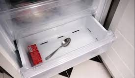 Komšinica mi je rekla zašto uvijek drži kašiku u zamrzivaču: Više joj se ne smijem i radim isto!