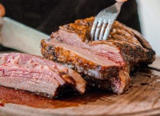 Postavite posudu s vodom u rernu i dobićete sočno meso kao iz restorana