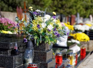 Šta nikako ne valja nositi na groblje: Sveštenik otkriva koju grešku Srbi prave, a nisu ni svesni šta time čine