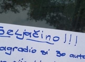 Poruka ostavljena na autu u Splitu širi se Fejsom- autor je bio jako kreativan u svom bijesu, hit je