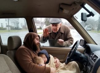 Došao sam da iznenadim sina za rođendan — zatekao sam ga kako živi u autu