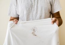 NIKADA SE NE BI SJETILI: Sve fleke sa odjeće skida 1 sredstvo, svi ga imamo u kući