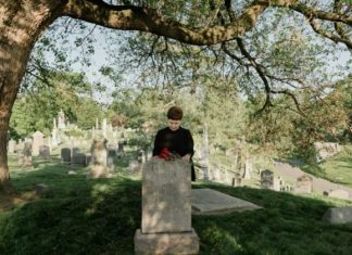 ŠTA TREBA URADITI SA ODEĆOM PREMINULOG? Veruje se da se OVO NIKAKO NE BI SMELO dirati da se POKOJNIK “ne uznemiri”