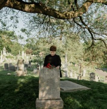 ŠTA TREBA URADITI SA ODEĆOM PREMINULOG? Veruje se da se OVO NIKAKO NE BI SMELO dirati da se POKOJNIK “ne uznemiri”