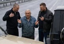 Huligani na autoputu presjekli su put starcu i namjerno izazvali nesreću, a zatim su počeli tražiti novac za „štetu“: samo što nisu ni slutili ko je taj starac i šta će im se dogoditi za nekoliko minuta