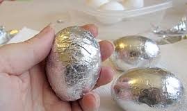 PRlJE FARBANJA, JAJE UM0TAJTE U ALUMlNlJSKU F0LlJU: Efekat je magičan, EV0 KAKO ĆE IZGLEDATl KAD JE SKINETE…