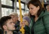 Zahtevala je da ustupi mesto zbog dece, ali ono što je uradio sledeće nateralo je ceo autobus da zanemi