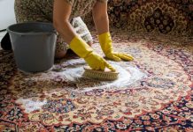 Pospite ovo po tepihu i ostavite 15 minuta: Izvući će prljavštinu i neprijatne mirise