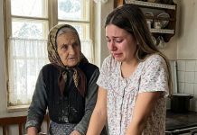 Svekrva joj je dala kecelju, a ona se nasmejala — ali kad je došla kriza, shvatila je šta znači biti žena u kući.