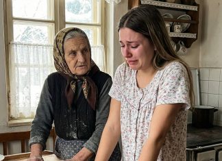 Svekrva joj je dala kecelju, a ona se nasmejala — ali kad je došla kriza, shvatila je šta znači biti žena u kući.