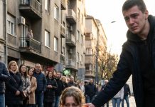 Dok sam čistila njihovu ulicu, gledali su me s visine – nisu znali za koga se svako jutro borim