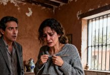 Nakon razvoda, izašla sam samo sa slomljenim mobitelom i maminom starom ogrlicom, mojom posljednjom prilikom da platim stanarinu. Zlatar ju je jedva pogledao…