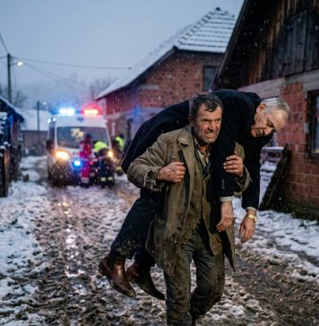 Bahati komšija je pregradio jedini seoski put da bi napakostio sirotinji, a kada je doživio srčani udar, onaj koga je maltretirao morao je da ga nosi na leđima