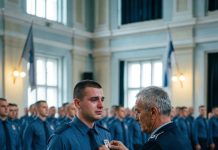 Policajac je u ledenoj noći našao bebu u snegu, a ono što se desilo 20 godina kasnije rasplakalo je celu zemlju