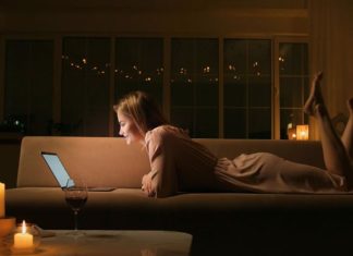 Solo ste, a prešli ste 40. i tražite partnera online: Ovo su važni koraci za uspješan profil