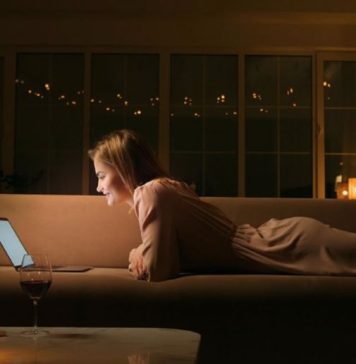 Solo ste, a prešli ste 40. i tražite partnera online: Ovo su važni koraci za uspješan profil