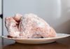 Mame i bake su nas pogrešno učile: Kako se pravilno odmrzava meso i koliko dugo sme da stoji u frižideru