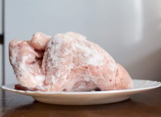 Mame i bake su nas pogrešno učile: Kako se pravilno odmrzava meso i koliko dugo sme da stoji u frižideru
