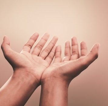 Znate li šta znači kada vas zasvrbi levi dlan? To otkriva kakva vas budućnost čeka