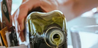 Kada donesete novu flašu maslinovog ulja kući, ovo je prva stvar koju treba uraditi