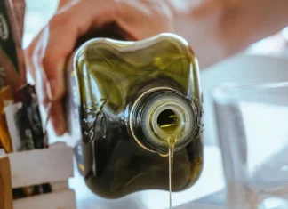 Kada donesete novu flašu maslinovog ulja kući, ovo je prva stvar koju treba uraditi