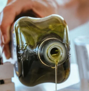 Kada donesete novu flašu maslinovog ulja kući, ovo je prva stvar koju treba uraditi