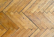 Tehnika od 3 minuta za obnovu izgrebanog parketa: Trebaju vam samo 2 stvari iz kupatila