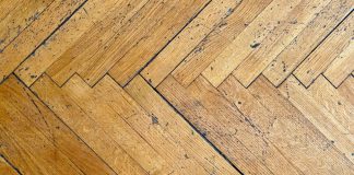 Tehnika od 3 minuta za obnovu izgrebanog parketa: Trebaju vam samo 2 stvari iz kupatila