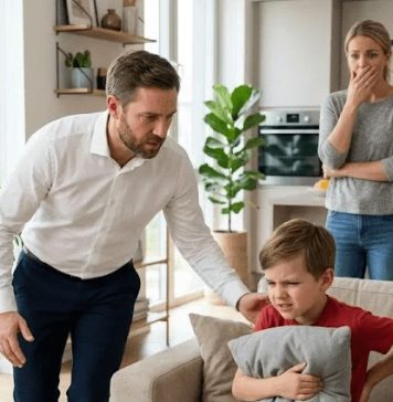 Razvedeni otac pokupio je svog šestogodišnjeg sina i shvatio da jedva može da sedne — dok šapat kroz suze kod kuće nije otkrio tajnu skrivanu predugo