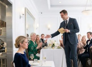 Tajno sam platila cijeli restoran svog brata. Ali kad je izašao na binu, zahvalio se našoj majci — koja mu nije dala ništa