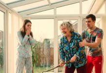 Evo ti poklon, smejala se svekrva dok je mlatila po verandi. A onda je njen prkos nestao čim je patrola stala kraj ograde