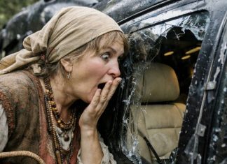 Sakupljajući retke biljke, travarka slučajno pronašla u šumi helikopter nestalog milijardera. A kada je zavirila u kabinu, jedva je ostala na nogama… 😲😲😲