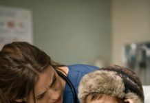 8-godišnji dječak nosio je zimsku kapu po vrućini i skoro 40 dana odbijao da ga skine čak i tokom nastave: kada je školska sestra konačno skinula šešir, bila je užasnuta onim što je vidjela 😱😱 8-godišnji dječak nosio je zimsku kapu po vrućini i skoro 40 dana odbijao da ga skine čak i tokom nastave: kada je školska sestra konačno skinula šešir, bila je užasnuta onim što je vidjela 😱😱 - featured image