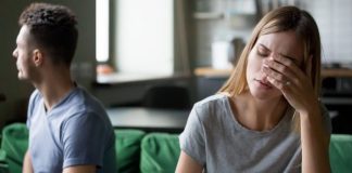 Muškarce najviše odbija kada žena 40+ radi ovih 6 stvari – odmah se povlače