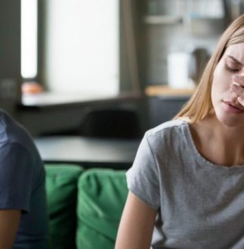 Muškarce najviše odbija kada žena 40+ radi ovih 6 stvari – odmah se povlače