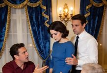 Moj muž je raspolagao mojim novcem i hvalio se pred mojom svekrvom — dok nisam ušla u salu i prekinula njegovu proslavu i rekla dosta