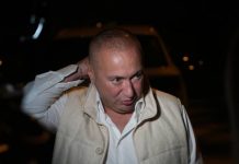 “Otkinuo mi je mladež zubima”: Prva izjava Đanija nakon što ga je čovek ujeo na nastupu, izneo šok detalje
