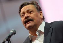 “On samo ima ludu ženu”: Slavni glumac demostrativno napustio zemlju, pa sada puzi i moli da ga vrate u majku Rusiju