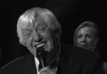 Doživeo moždani na Breninom koncertu, pa zauvek izgubio glas: Srušio se na sceni, publika mislila da se šali