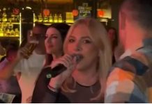 Milica Todorović 3 meseca nakon porođaja u njegovom zagrljaju: Pevačica usnimljena u provodu, blista od sreće