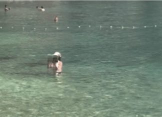 “Ovo je kraj svijeta” Žena snimljena u Crnoj Gori kako USRED MORA RADI OVO i internet je doslovno eksplodirao “Ovo je kraj svijeta” Žena snimljena u Crnoj Gori kako USRED MORA RADI OVO i internet je doslovno eksplodirao - featured image