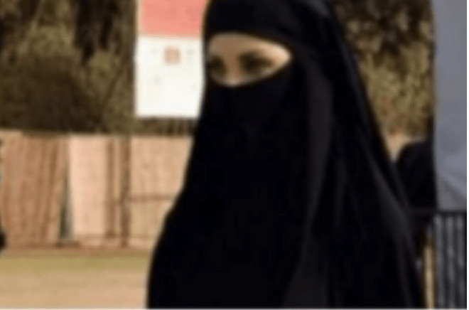 Na glavi burka, a dole haos, bruka i sramota: Ova djevojka je postala viralni hit, dobro pogledajte donji dio slike, auu - featured image Na glavi burka, a dole haos, bruka i sramota: Ova djevojka je postala viralni hit, dobro pogledajte donji dio slike, auu - featured image