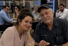 Kolege su mi se rugale zbog prijateljstva s domarom, a onda sam na njegovoj sahrani dobila neočekivanu kutiju