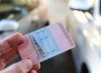 Stigla odluka o vozačkim dozvolama za osobe starije do 50 godina! Ukoliko imate OVOLIKO godina, završili ste svoje.. Stigla odluka o vozačkim dozvolama za osobe starije do 50 godina! Ukoliko imate OVOLIKO godina, završili ste svoje.. - featured image